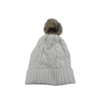 Bonnet torsadé avec pompon en fausse fourrure